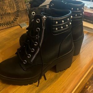 Heeled boot